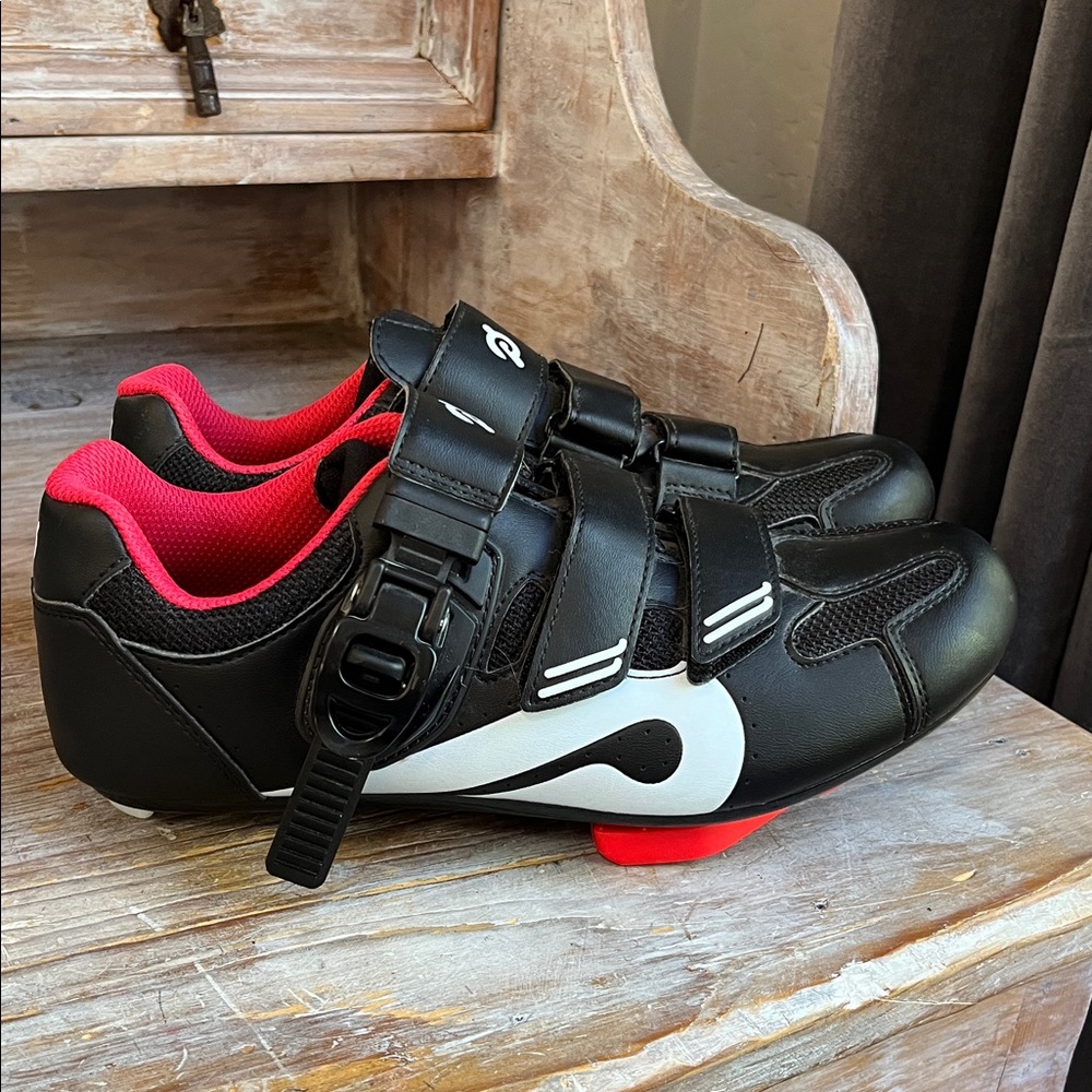 ❤️ Peloton Cycling shoes size 37 indoor black and red adjustable unisex